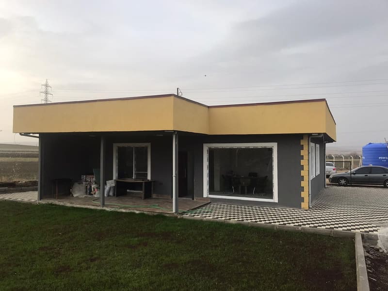 Teslim: köşe verandalı ev