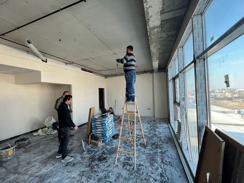 Ofis 2 · Sahada ekip